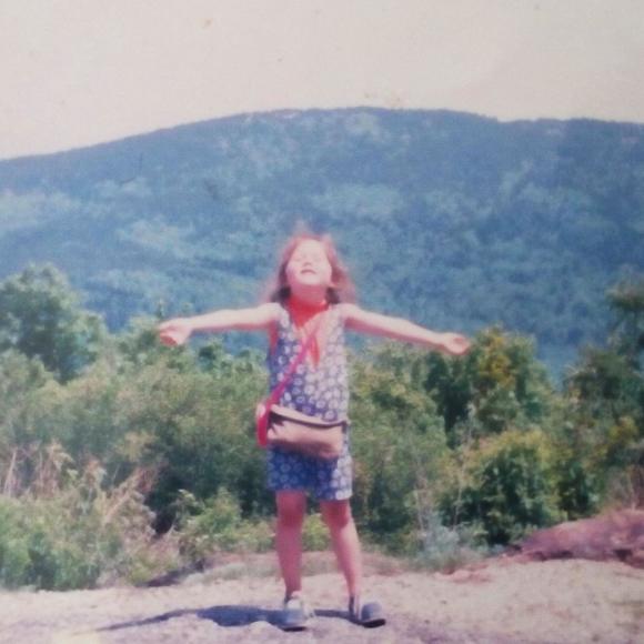 Meet your Posher, Caitlin - Picture 1 of 1